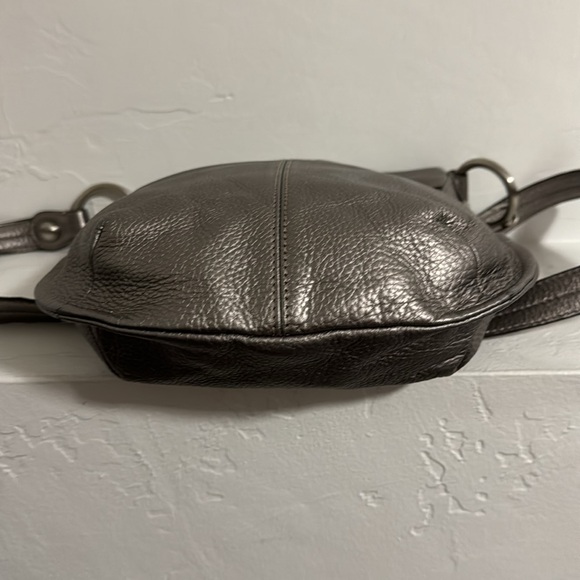 B Makowsky metallic pewter pebbled leather crossbody bag - Picture 5 of 13